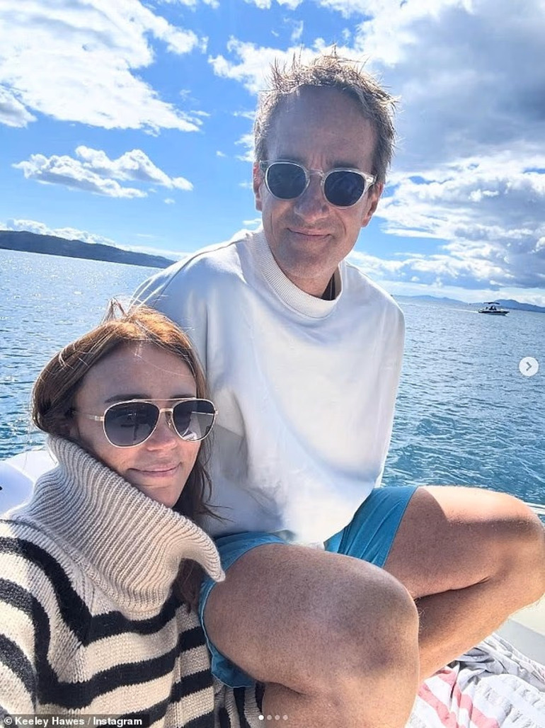 Görür görmez aşık olduğu evli kadının karşısına yağmurdan sırılsıklam dikiliverdi... Ben seni seviyorum, eyvah 21 yıldır bir peri masalını yaşıyorlar…