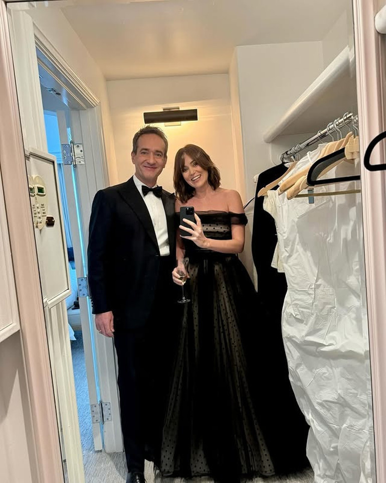 Görür görmez aşık olduğu evli kadının karşısına yağmurdan sırılsıklam dikiliverdi... Ben seni seviyorum, eyvah 21 yıldır bir peri masalını yaşıyorlar…