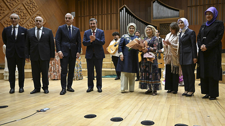 Emine Erdoğan, Gazzeye destek için düzenlenen flamenko gösterisine katıldı
