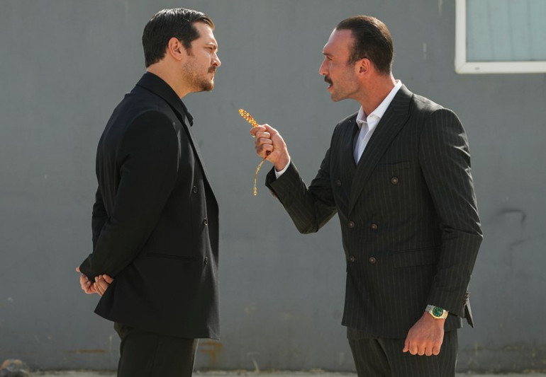 Çarşambanın vazgeçilmezi Eşref Rüya... Gerçekle aşkı arasında kaldı