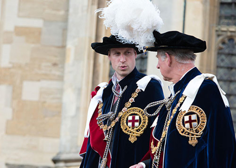 Öfke gözünü kararttı, tahtı bile görmüyor... Büyük oğlu resti çekti: Ya kardeşim ya ben