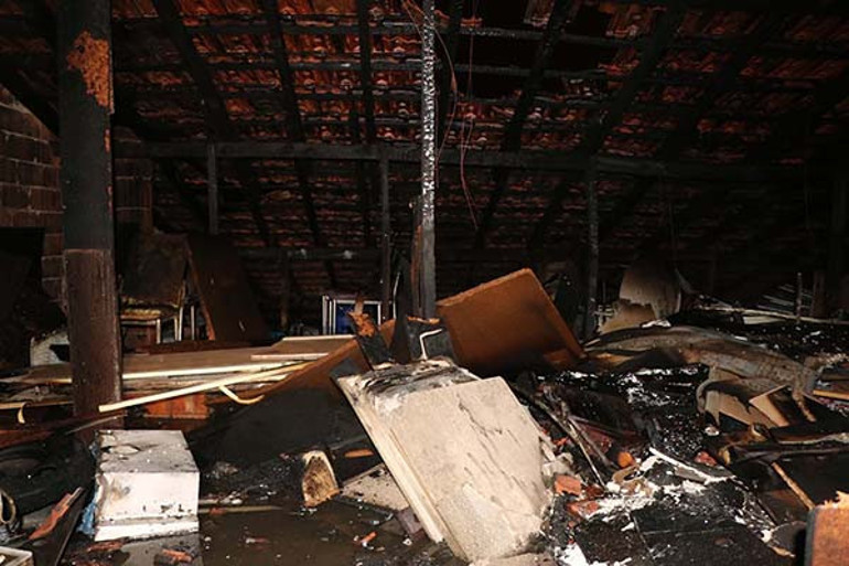 1.5 yaşındaki çocuğun boynunu kesti, evini ateşe verdi Sanığın ifadesi şok etkisi yarattı: Bana komplo kurulduğunu düşünüyorum