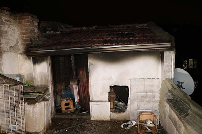 1.5 yaşındaki çocuğun boynunu kesti, evini ateşe verdi Sanığın ifadesi şok etkisi yarattı: Bana komplo kurulduğunu düşünüyorum