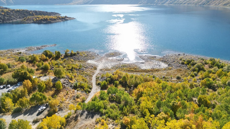 Doğa ve fotoğraf tutkunlarının adresi: Sonbaharda Nemrut Krater Gölü
