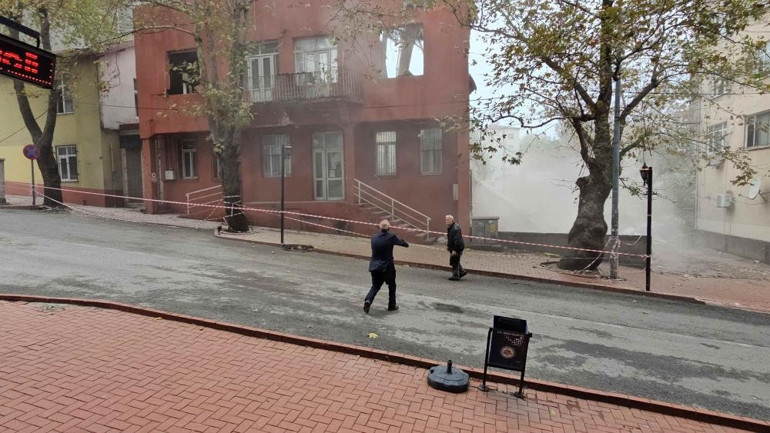 Gerilim filmi gibi kontrollü yıkım Aldırış etmeden geçtiler