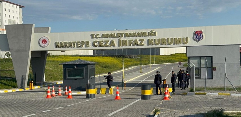 Hükümlü, üst araması sırasında infaz koruma memurlarına saldırdı: 3 yaralı