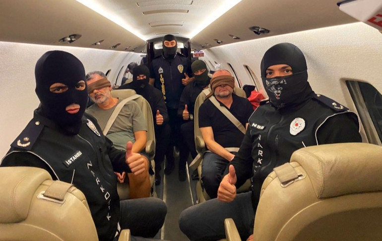 Kırmızı bültenle aranan uyuşturucu baronu BAEde yakalandı