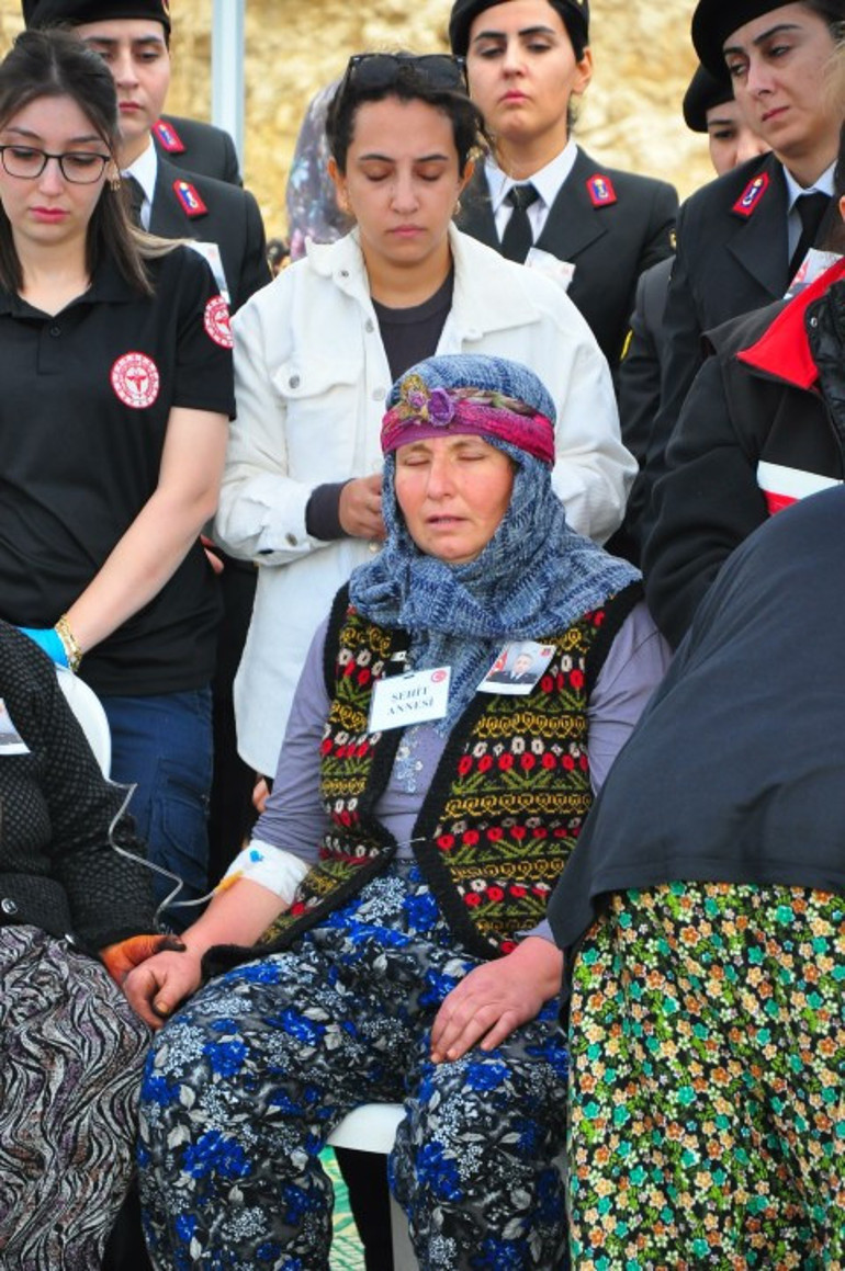 Manisa'da düzenlenen tören esnasında yakınları
