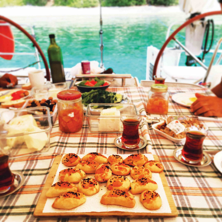 Sarı yazın doğduğu yerden davet var