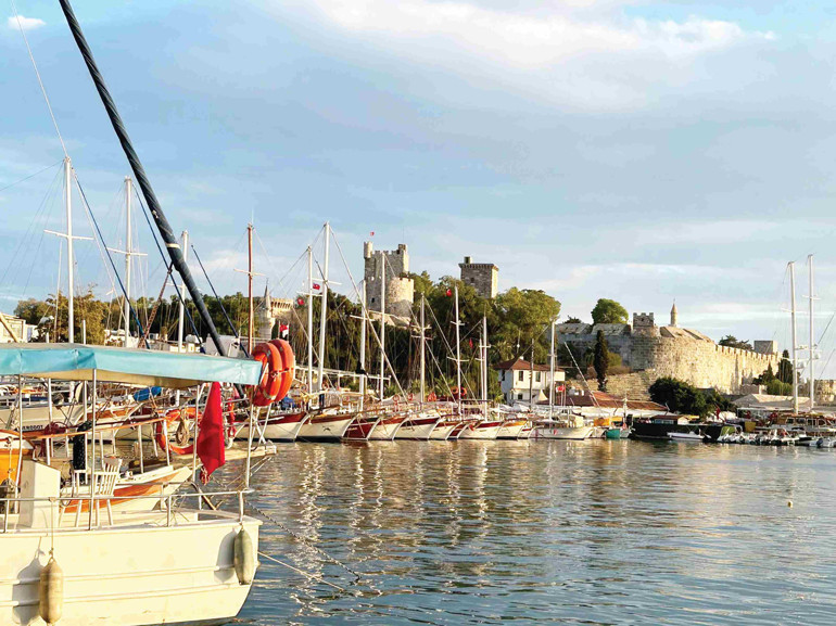 Sarı yazın doğduğu yerden davet var