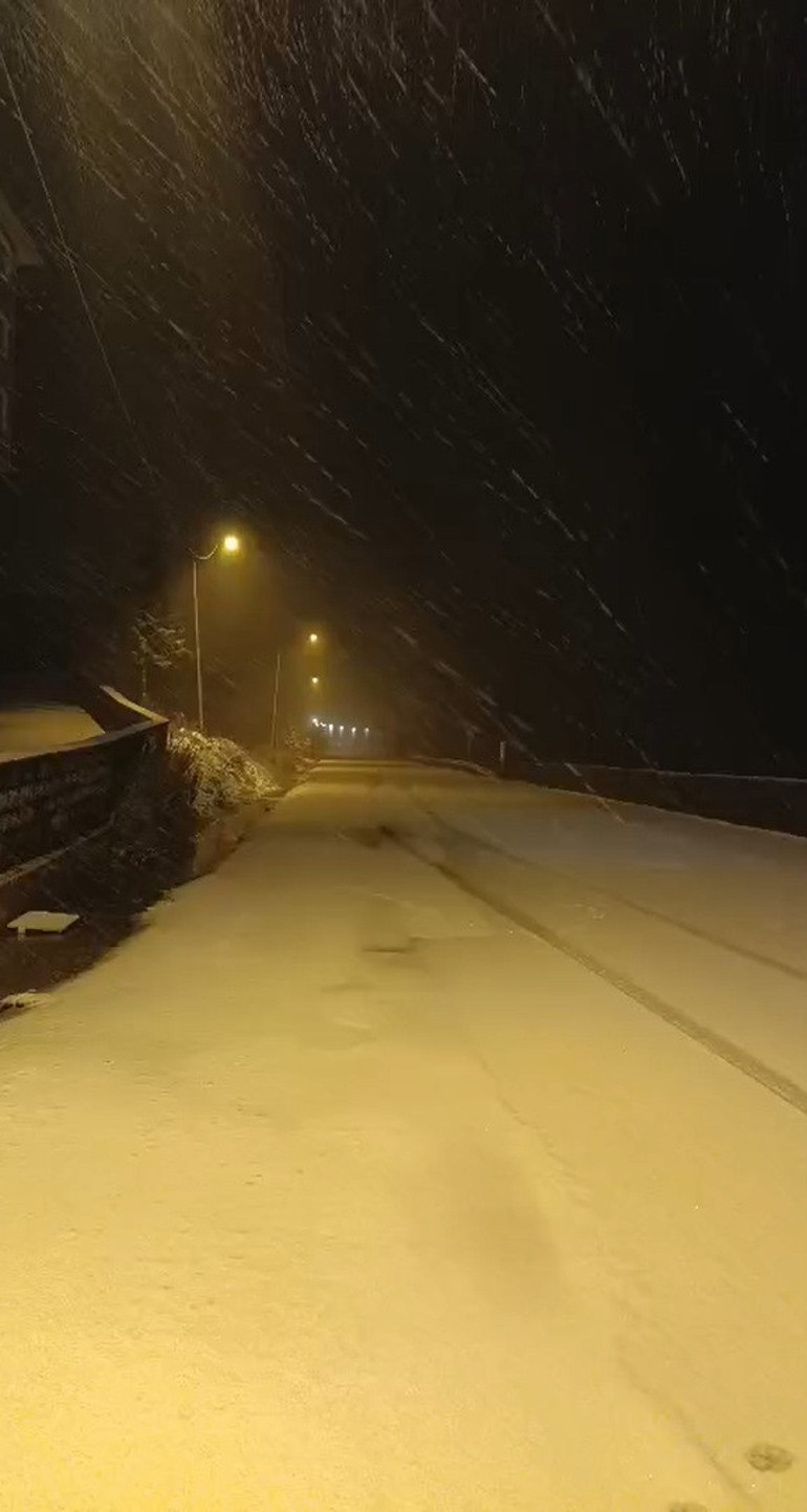 Uludağ’ın zirvesi karla kaplandı