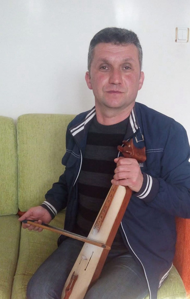 Sahnede fenalaşan Yüksel Kader