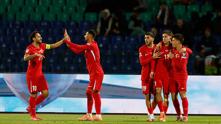 Praise for the National Team and Vincenzo Montella after the historic 6-goal victory in Bulgaria: Intelligent, agile, moral, aesthetic, scorer, may God protect us from the evil eye