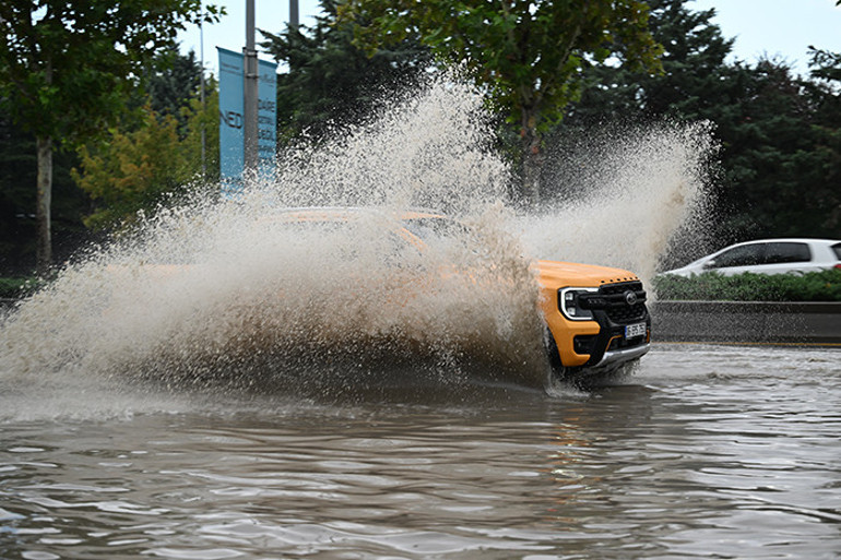 Lapa lapa kar geliyor Meteoroloji alarm verdi: Kuvvetli sağanak ve fırtına uyarısı | İstanbula ne zaman kar yağacak İşte kar ve yağmur beklenen iller