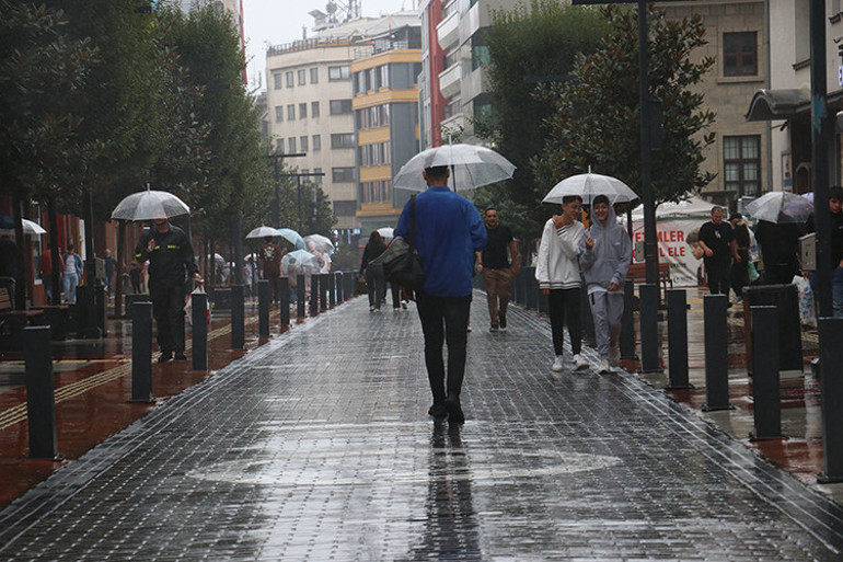 Lapa lapa kar geliyor Meteoroloji alarm verdi: Kuvvetli sağanak ve fırtına uyarısı | İstanbula ne zaman kar yağacak İşte kar ve yağmur beklenen iller