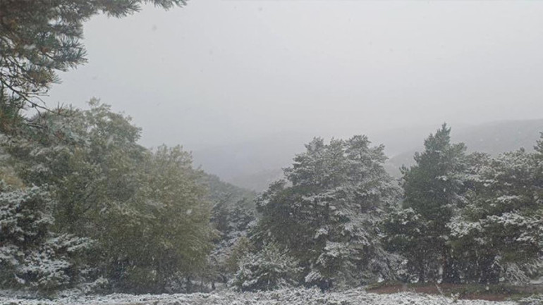 Lapa lapa kar geliyor Meteoroloji alarm verdi: Kuvvetli sağanak ve fırtına uyarısı | İstanbula ne zaman kar yağacak İşte kar ve yağmur beklenen iller