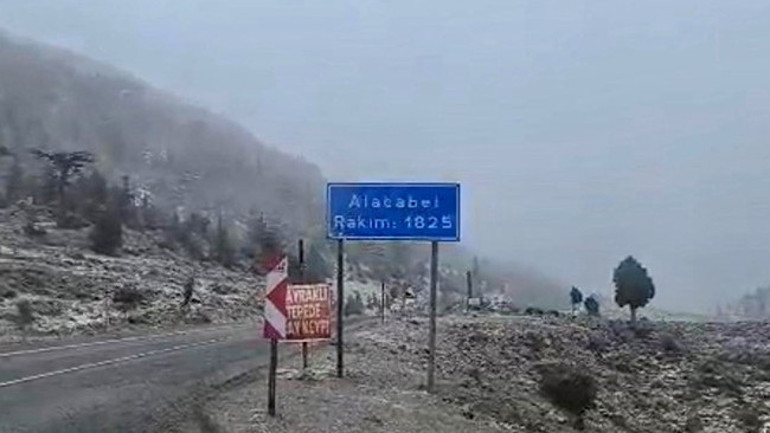 Lapa lapa kar geliyor Meteoroloji alarm verdi: Kuvvetli sağanak ve fırtına uyarısı | İstanbula ne zaman kar yağacak İşte kar ve yağmur beklenen iller