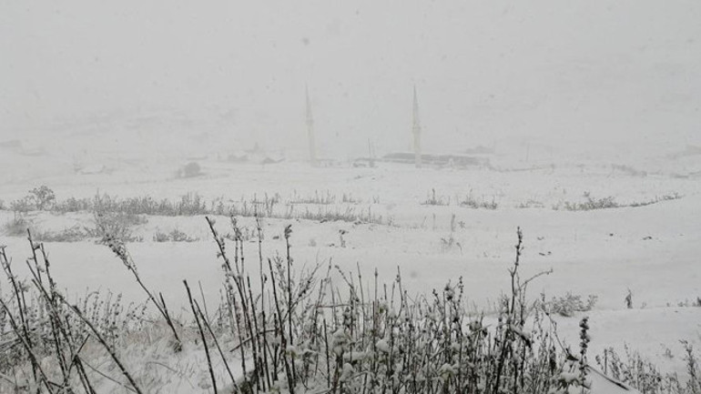 Lapa lapa kar geliyor Meteoroloji alarm verdi: Kuvvetli sağanak ve fırtına uyarısı | İstanbula ne zaman kar yağacak İşte kar ve yağmur beklenen iller