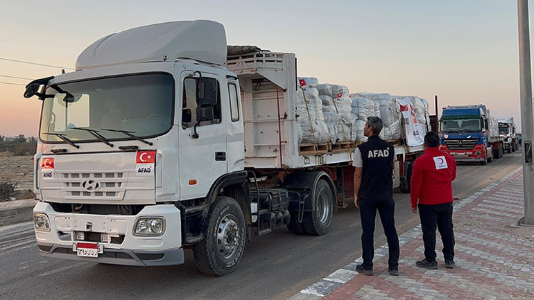 AFAD’dan Gazze’ye 17 TIR gıda ve 3 TIR battaniye yardımı
