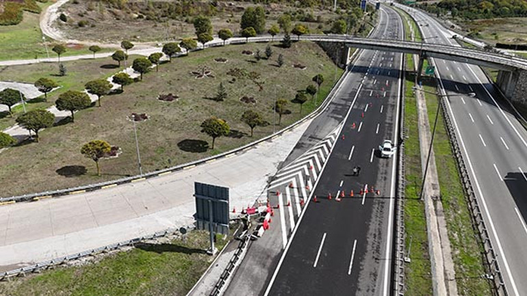 İş makineleri tünel girişinde çalışmalarını sürdürüyor