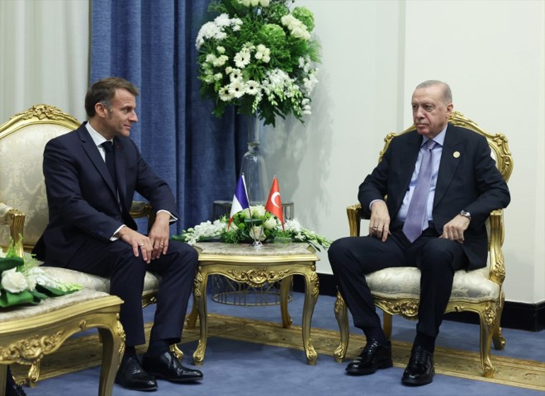 Erdoğan ile Macron arasındaki görüşmeden kare
