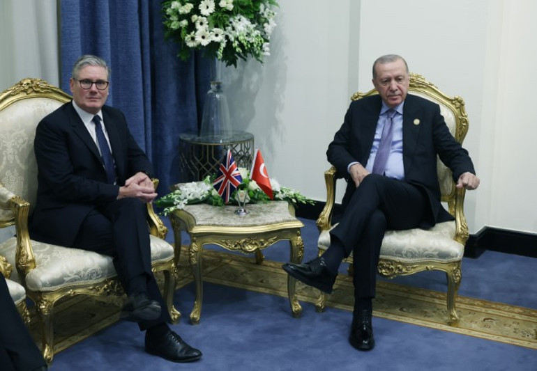 Cumhurbaşkanı Erdoğandan Mısırda diplomatik temaslar