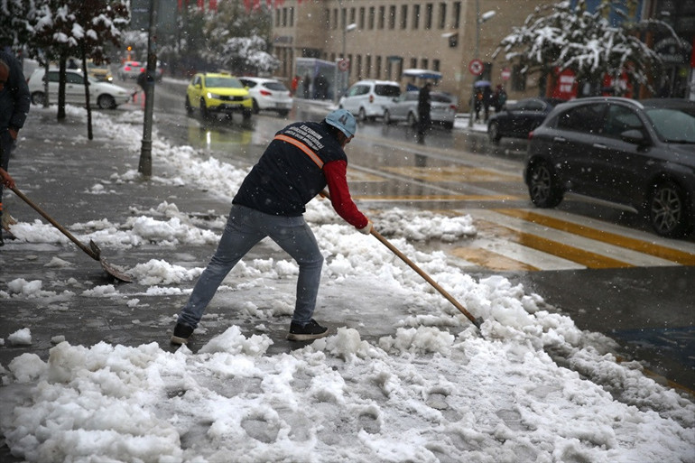 ‘Oklüzyon cephesi’ etkili oluyor: Kar yağışları normal mi Bursa ve İstanbul’da hava nasıl olacak