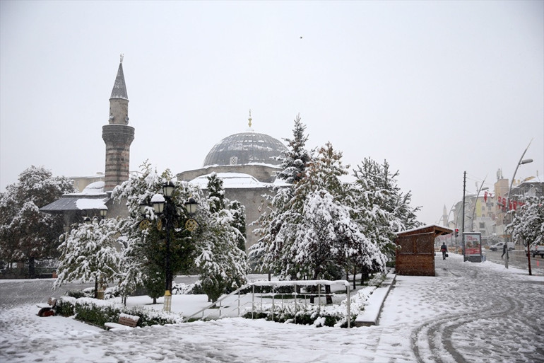 ‘Oklüzyon cephesi’ etkili oluyor: Kar yağışları normal mi Bursa ve İstanbul’da hava nasıl olacak
