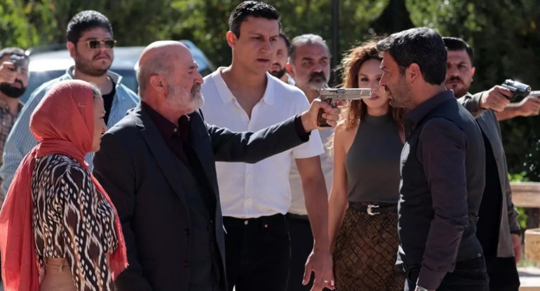 Uzak Şehirin 34. bölümünde neler oldu Nakil için aranan böbrek bulundu... Kim donör olacak