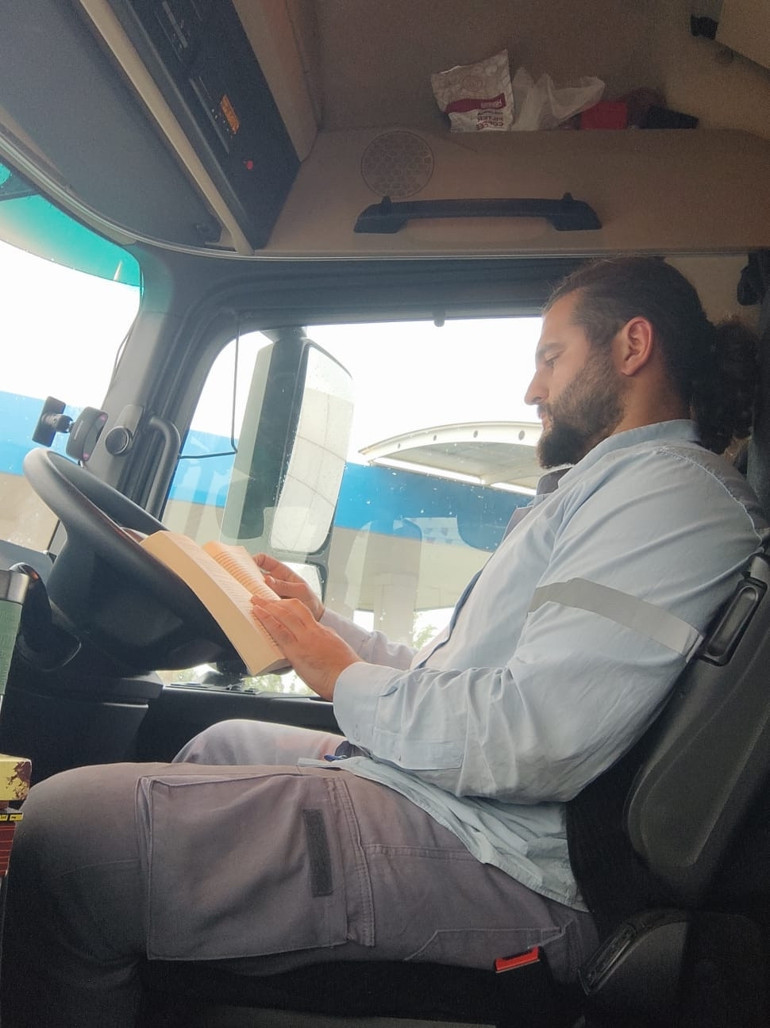 Edebiyatçı TIR şoförü