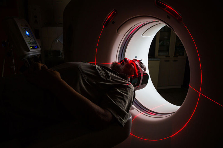 Bütün ailesini o hastalıktan kaybetti ama kendisi kurtuldu Bilim insanları onu incelemeye aldı, sonuçlar herkes için umut ışığı olacak