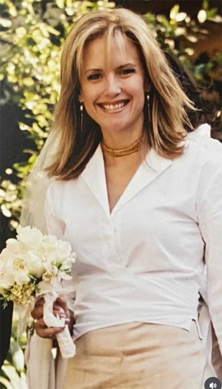 Onların büyük aşkını ölüm bile bitiremedi...Kaybettiği karısının doğum gününü kutladı... Hem kendi ağladı, hem herkesi ağlattı