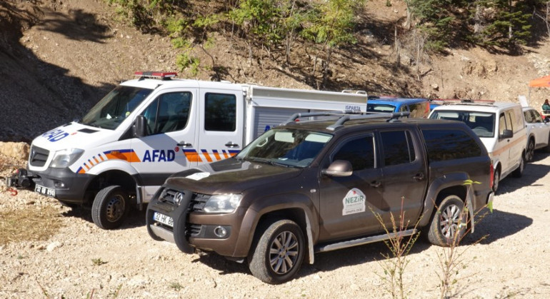 Arama kurtarma ekiplerinin saha çalışması