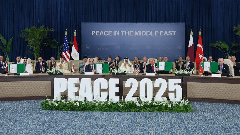 Dünya bu fotoğrafı konuşuyor Mısırda tarihi imza