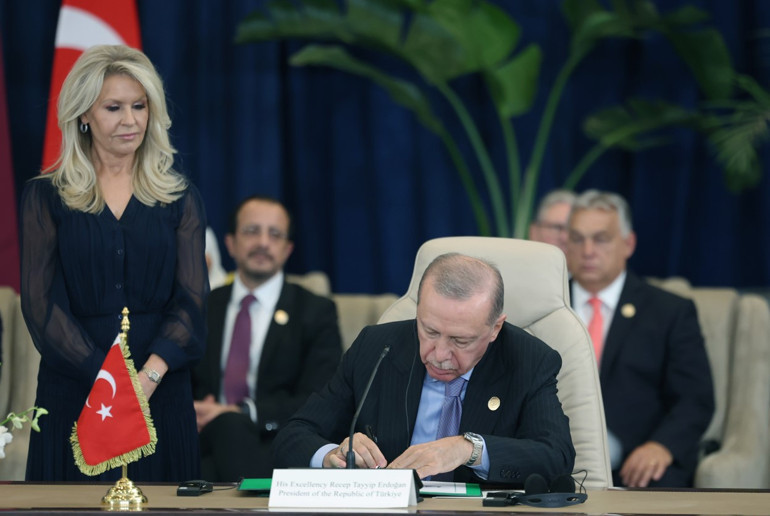 Dünya bu fotoğrafı konuşuyor Mısırda tarihi imza