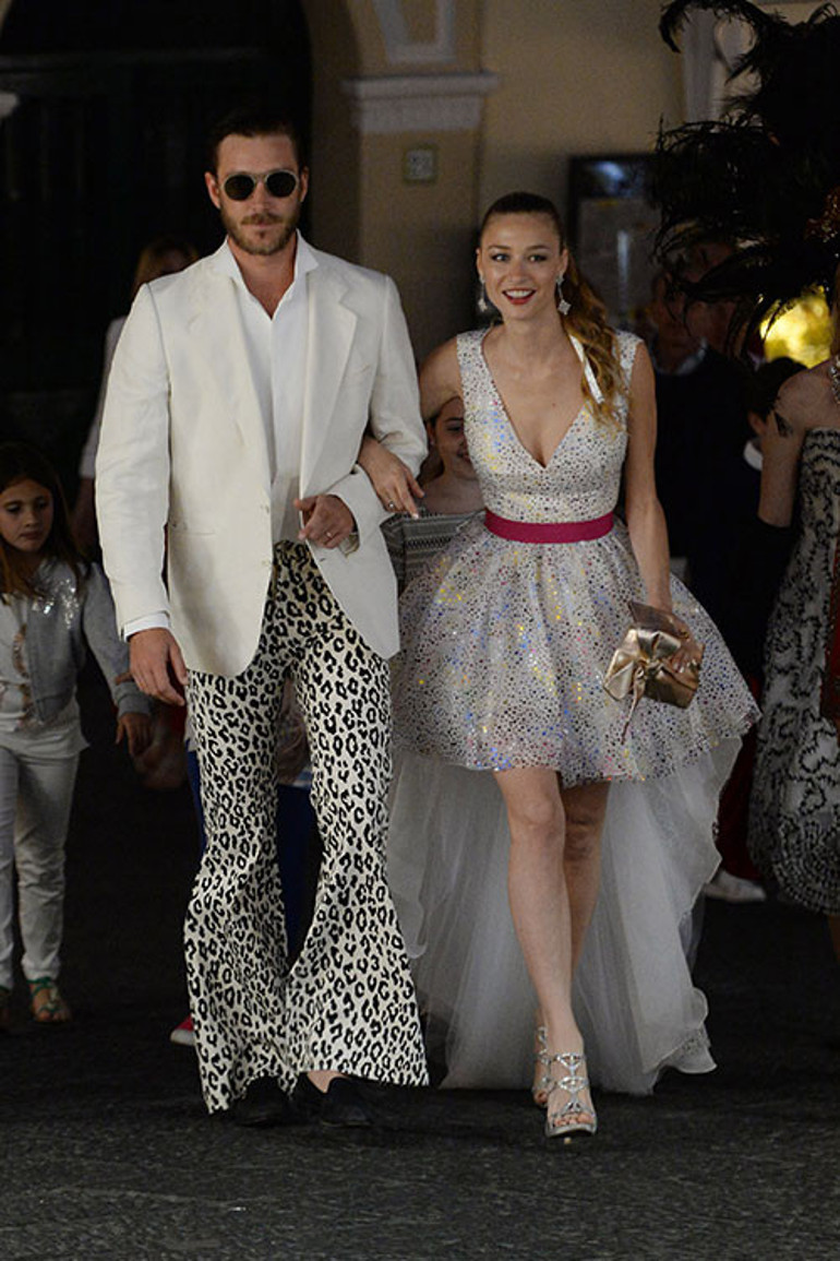 Evleneli 10 yıl oldu, aşk ilk günkü gibi... Ünlü çifte iki erkeğin üstüne kız bebek geldi