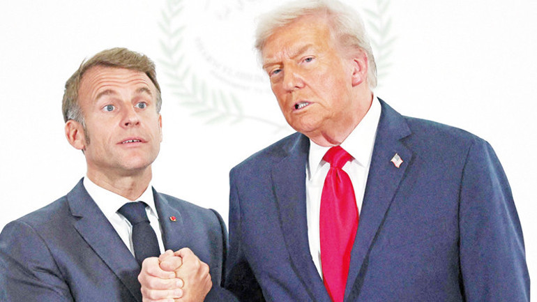 Trump zirveyi şova çevirdi: Liderler arkasına sıralandı