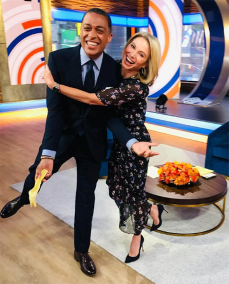 Gizli aşkları ikisinin de yuvasını yıkmıştı... Çifte ihanet evliliğe gidiyor... Nişan yüzükleri takıldı