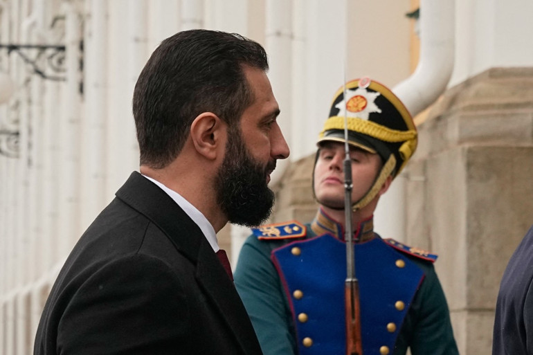 Son dakika... Suriye Cumhurbaşkanı Şara Kremlinde... Putinle bir araya geldi