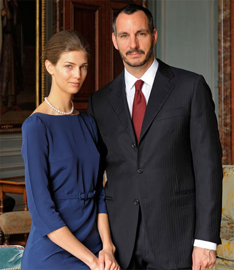 Zengin kocası uğruna adını ve dinini bile değiştirmişti... Boşandı ve yine çalışmaya başladı... Onun yaşadığı tersine peri masalı