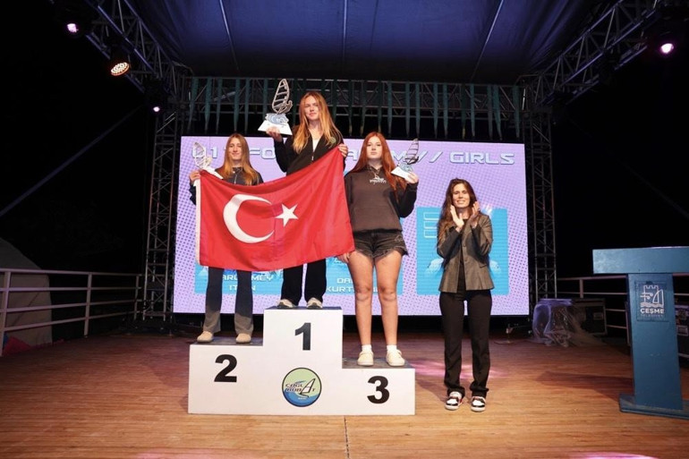 Alaçatı’nın rüzgarı Çeşme turizmini de uçuruyor