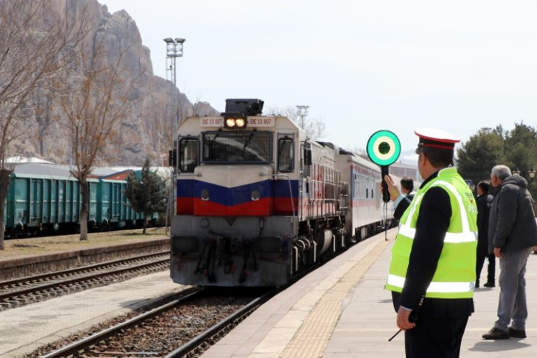 Yabancı turistler trenlerle akın ediyor: Bu ilimiz bölgenin gözdesi haline geldi