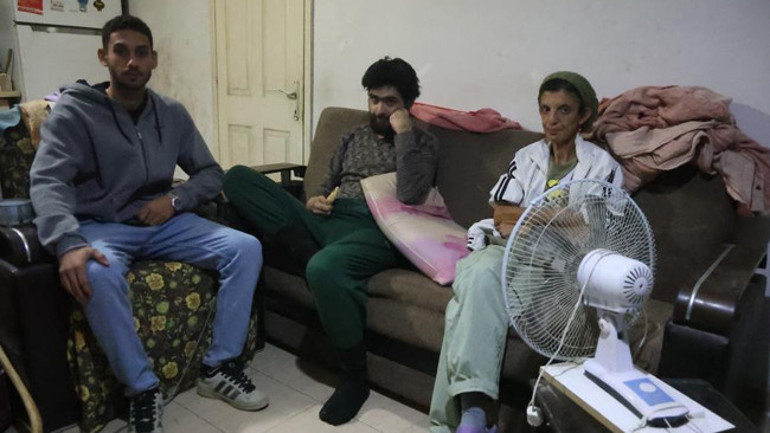 3 yıldır evden dışarı çıkmıyor, tırnaklarını kesmiyordu Eski hali ortaya çıktı | Arkadaşı Barışın değişimini anlattı