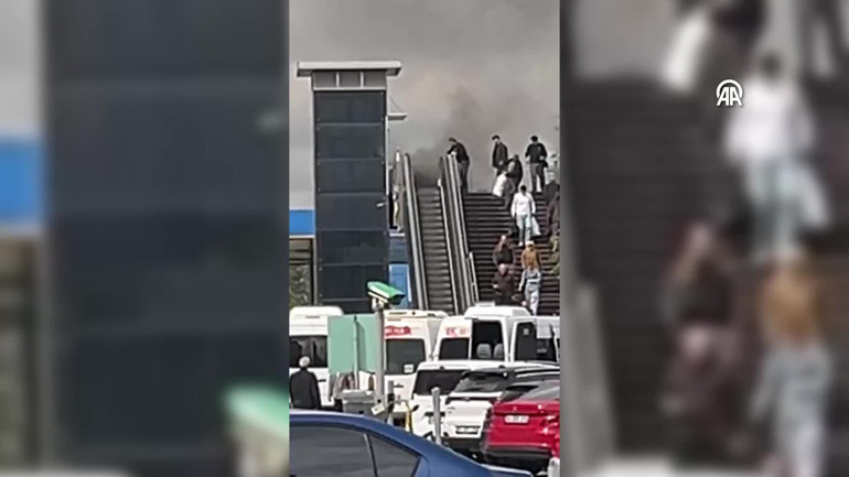 Üst geçitte çıkan yangının cep telefonu görüntüsü