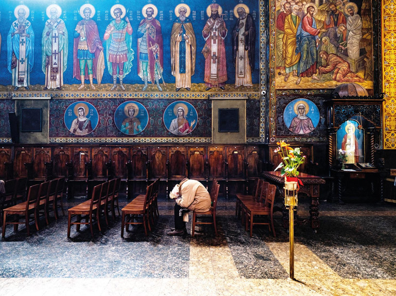 Yalnızlık sergisinde tribün kalabalığı