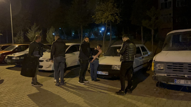 Nevşehirde dehşet anları: Kayınpederini bıçakladı, 4 saatte ikna edilerek gözaltına alındı