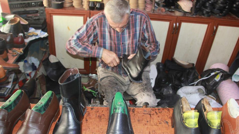 Ayakkabı tamiri ve üretimi atölyede devam ediyor