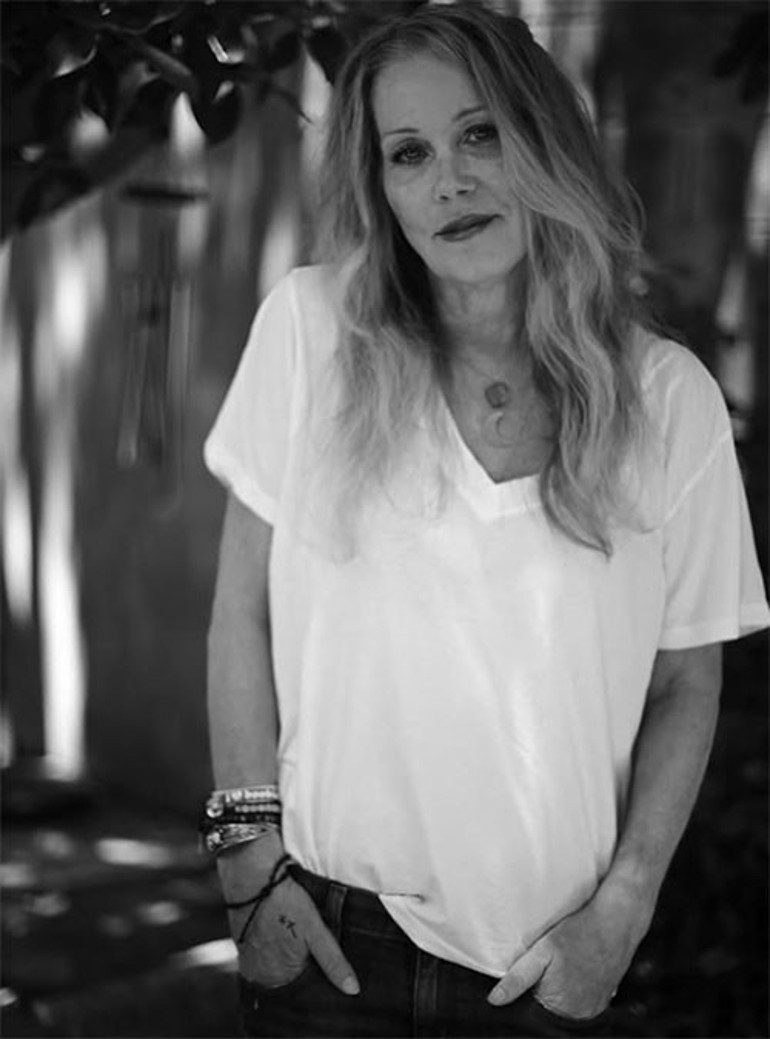 İki kez yendiği kanser bile onu böyle yıkmamıştı... Ünlü oyuncu tek evladı için direniyor... Karşınızdayım, kolu kanadı kırık