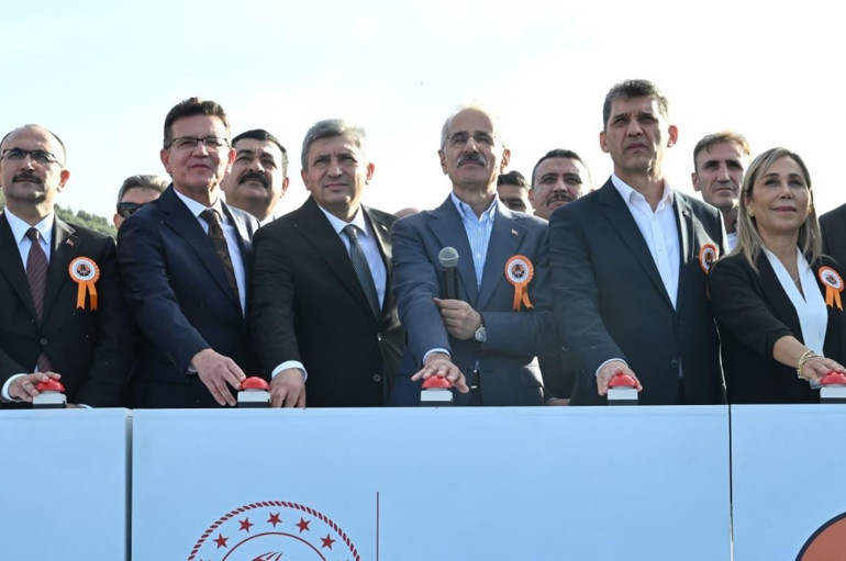 Elmalı-Finike yol çalışmalarından görünüm