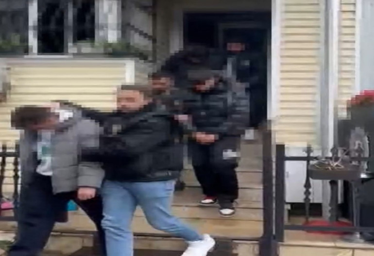 Size kız vermeyiz diyen kardeşleri dövdü Dükkanı kurşunlandı O anlar kamerada